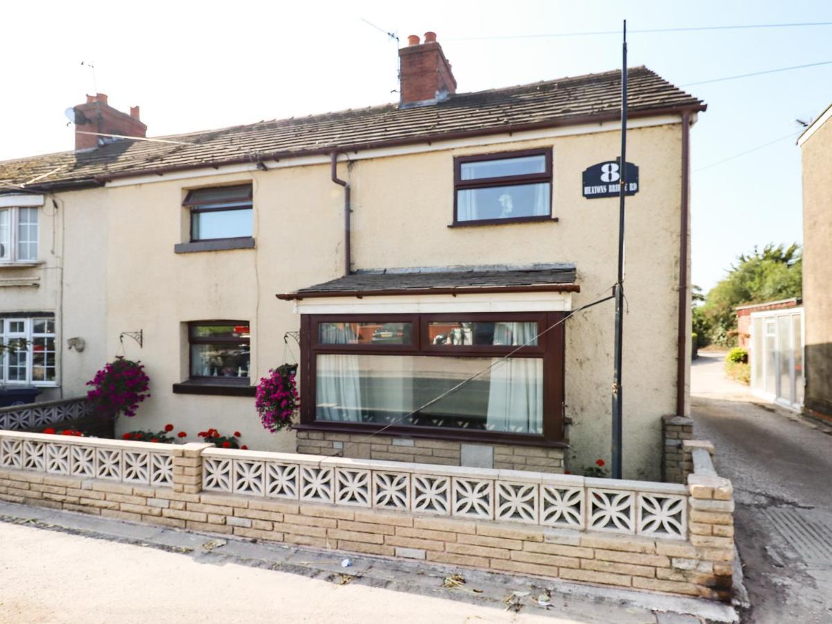 Villa 8 Heatons Bridge Road Ormskirk Exterior foto